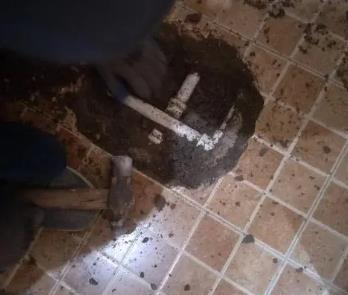 乌兰浩特卫生间漏水维修公司为您分享下卫生间渗水如何处理及注意事项